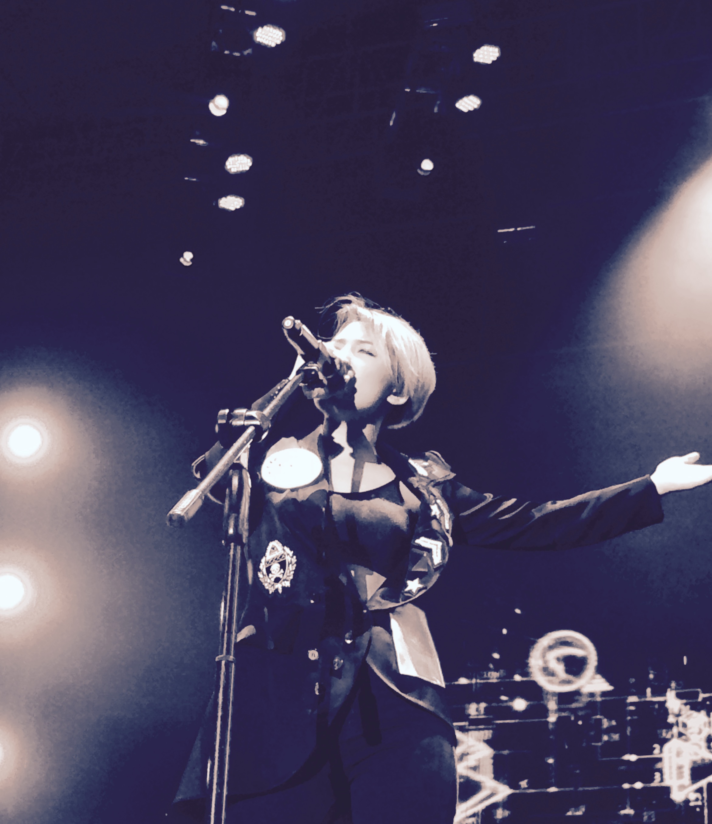 APP下载地址包含锐不可当首场状态出色，老鹰观众沸腾！，Ming重返赛场全场沸腾不已的词条