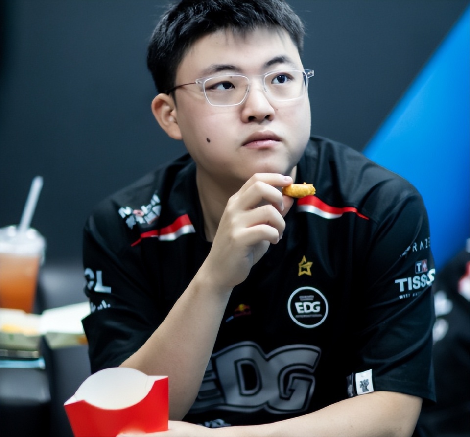 九游娱乐官方网站包含Uzi爆冷击败巴塞罗那，比分优势明显引爆全场！的词条